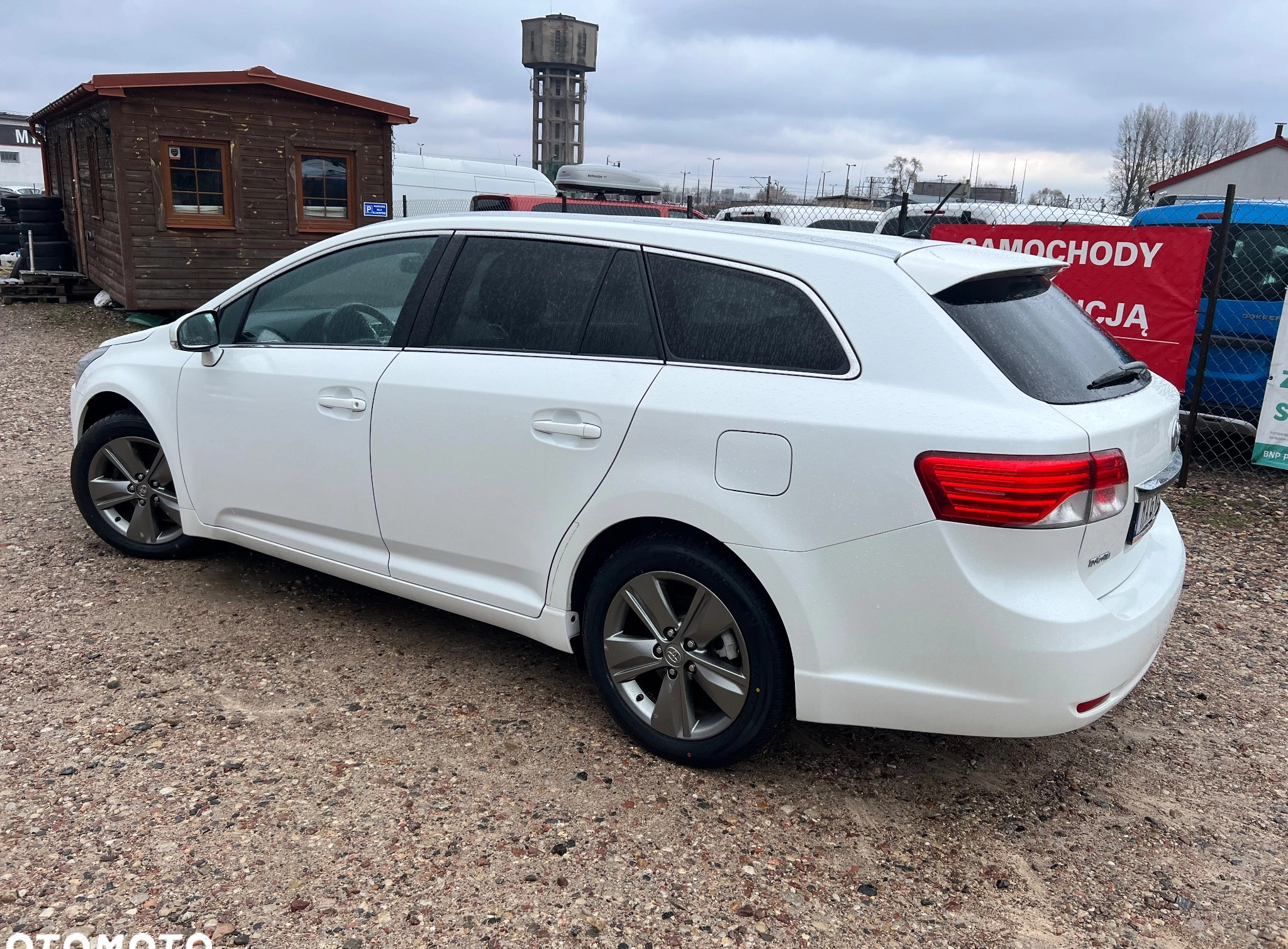 Toyota Avensis cena 47900 przebieg: 244000, rok produkcji 2014 z Łaskarzew małe 301